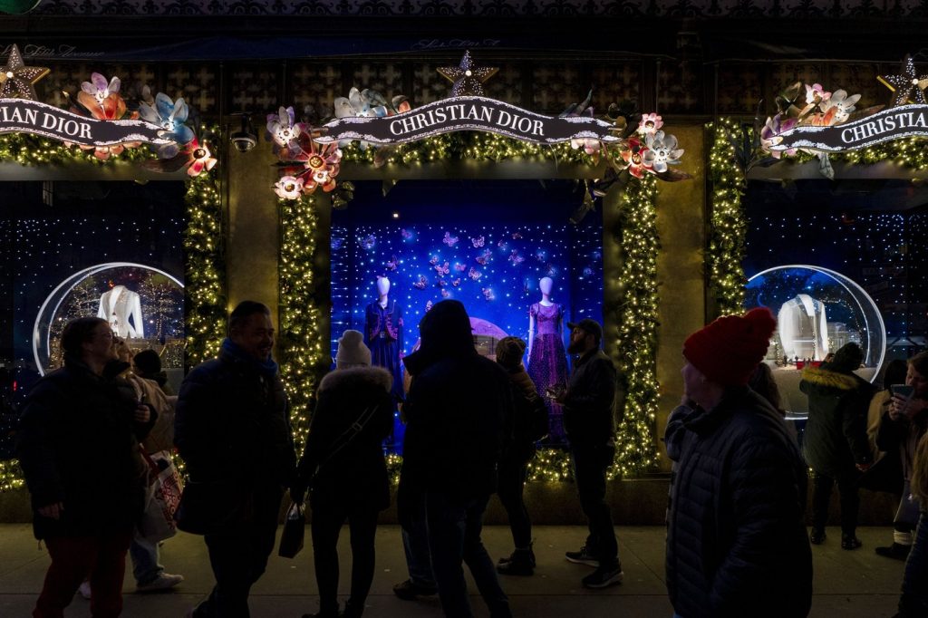 Saks on 5th Calls Off Annual Light Show After 20 Years